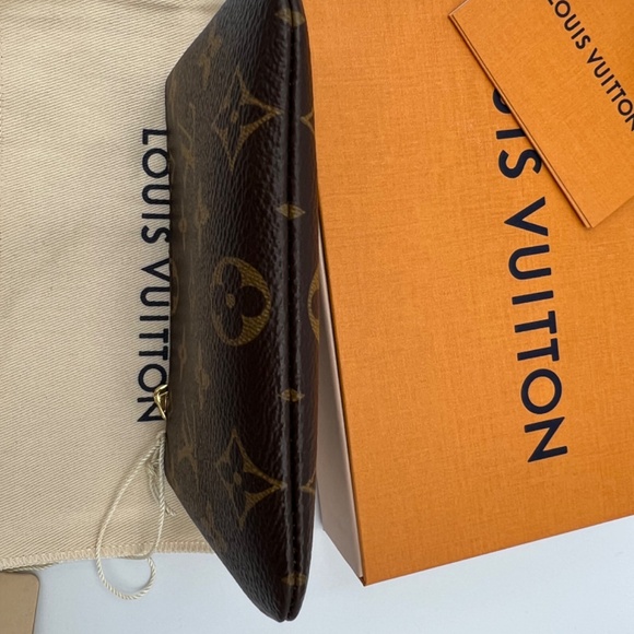 NEW LOUIS VUITTON  Key Pouch S - Picture 5 of 16